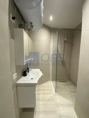 Apartment 1+1 for rent in 21 Dhjetori, Tirana, 65 m². Photo 4 of 9