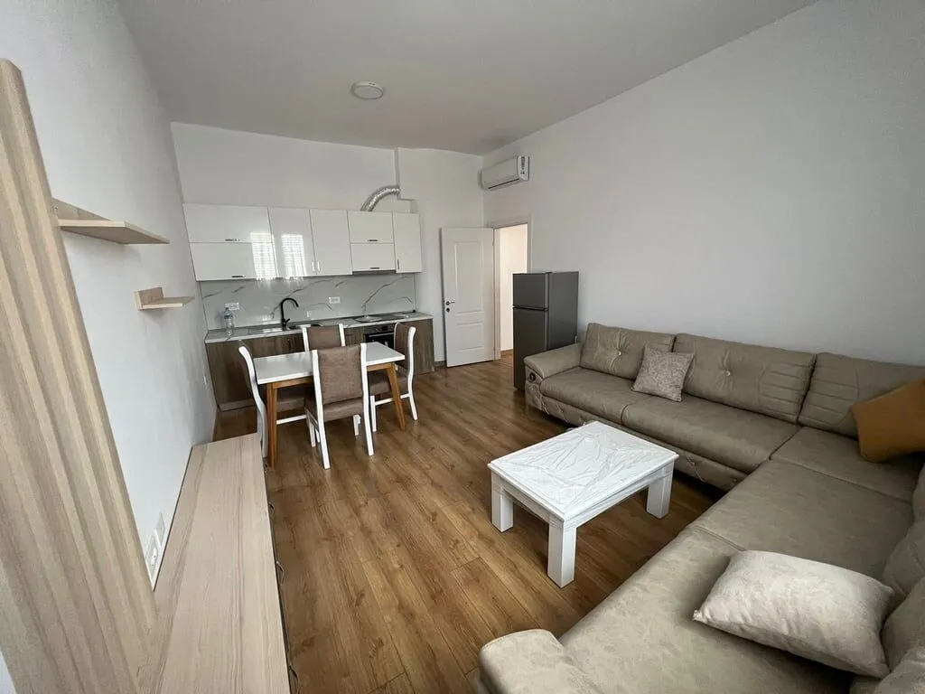 Appartamento 2+1 in affitto a Kamez, Kamza, 120 m². Foto 1 di 5