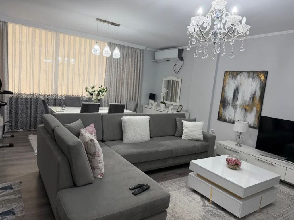 Appartamento 2+1 in affitto a Liqeni i Thatë, Tirana, 150 m². Foto 1 di 3