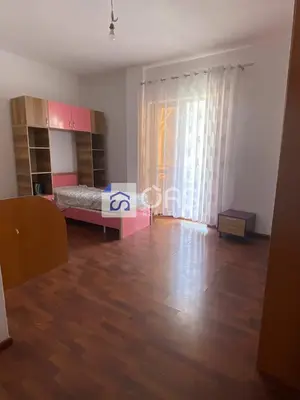 Apartament 2+1 me qera në 5 Maj, Tiranë, 98 m². Foto 3 nga 8