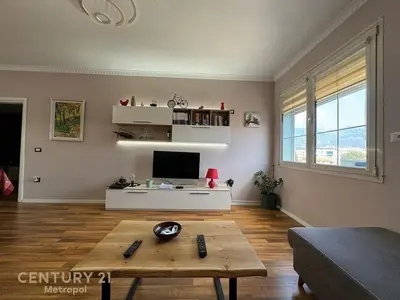 Apartment 1+1 for rent in Ambasada Amerikane, Tirana, 75 m². Photo 2 of 6