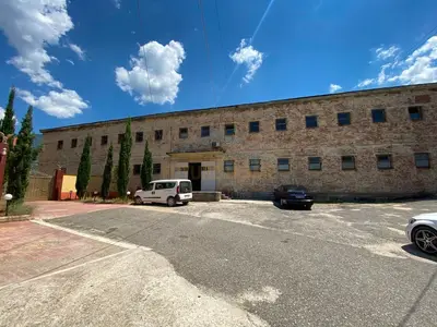 Magazinë me qera në Tufinë, Tiranë, 415 m². Foto 1 nga 4