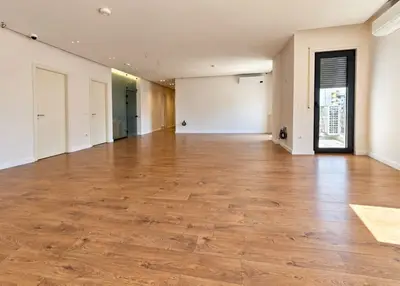 Zyrë me qera në Rruga e Barrikadave, Tiranë, 143 m². Foto 5 nga 9