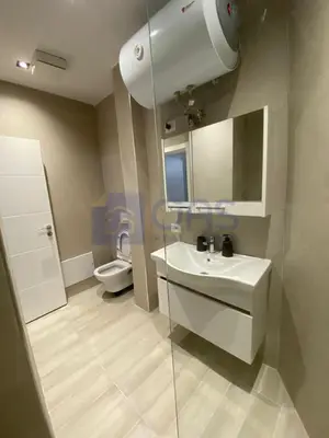 Apartment 1+1 for rent in 21 Dhjetori, Tirana, 65 m². Photo 6 of 9