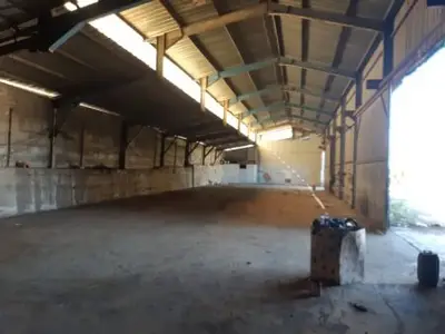 Warehouse for rent in Vore, Vorë, 2,400 m². Photo 2 of 2