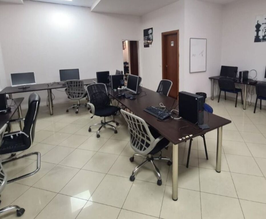 Zyrë me qera në Rruga e Kavajës, Tiranë, 140 m². Foto 2 nga 3