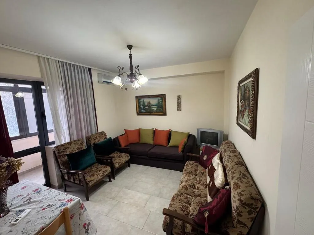 Apartment 1+1 for rent in Rruga e Dibrës, Tirana, 70 m². Photo 1 of 6