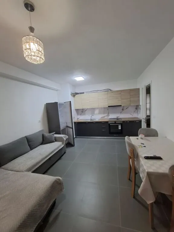 Appartamento 3+2 in affitto a Rruga 5 Maji, Tirana, 110 m². Foto 1 di 7