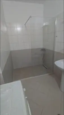 Apartament 1+1 me qera në Kristal Center, Tiranë, 75 m². Foto 7 nga 9