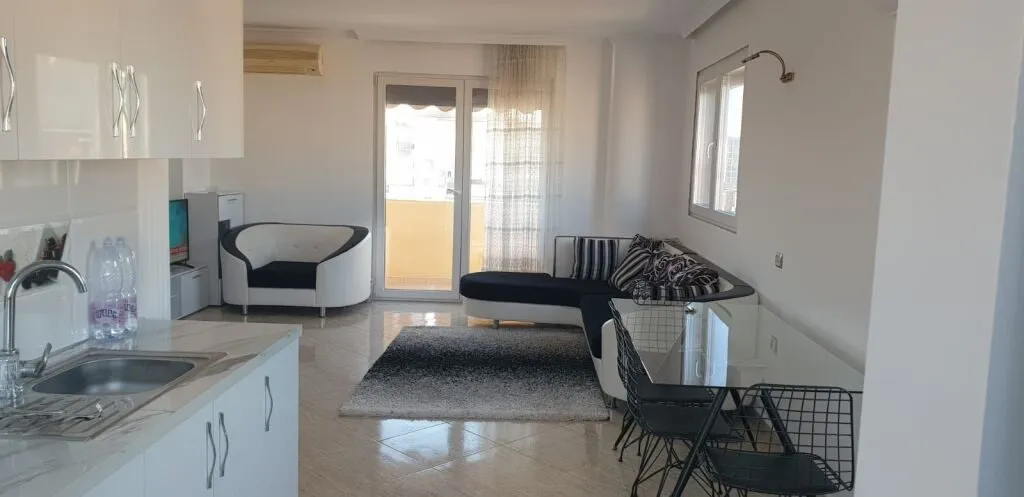 Apartament 1+1 me qera në Rruga Kongresi i Manastirit, Tiranë, 85 m². Foto 1 nga 10