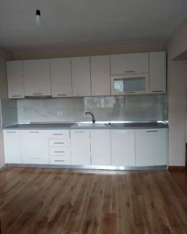 Apartment 1+1 for rent in 21 Dhjetori, Tirana, 50 m². Photo 3 of 3