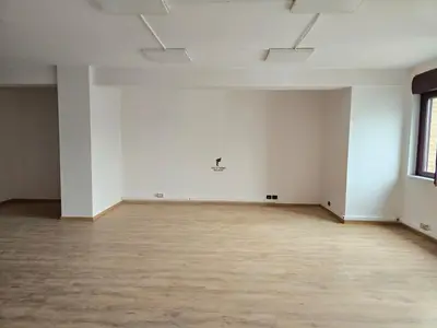 Zyrë me qera në Sheshi Skënderbej, Tiranë, 96 m². Foto 4 nga 7