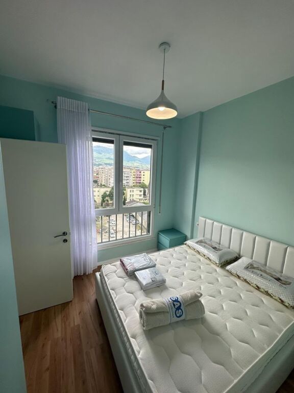 Apartament 2+1 me qera në Rruga 5 Maji, Tiranë, 90 m². Foto 2 nga 3