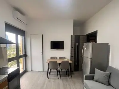 Appartamento 1+1 in affitto a Brryli, Tirana, 50 m². Foto 8 di 9