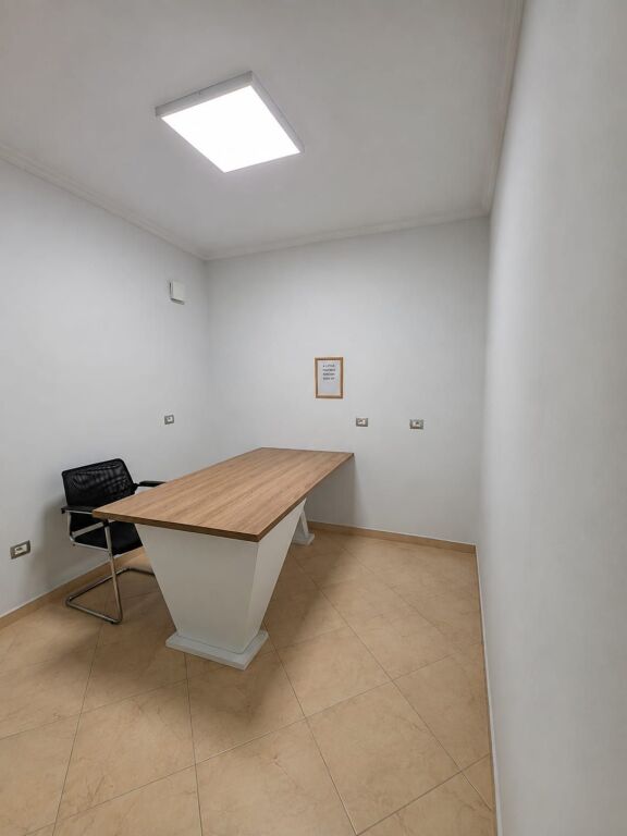 Office for rent in Rruga Frosina Plaku, Tirana, 110 m². Photo 2 of 3
