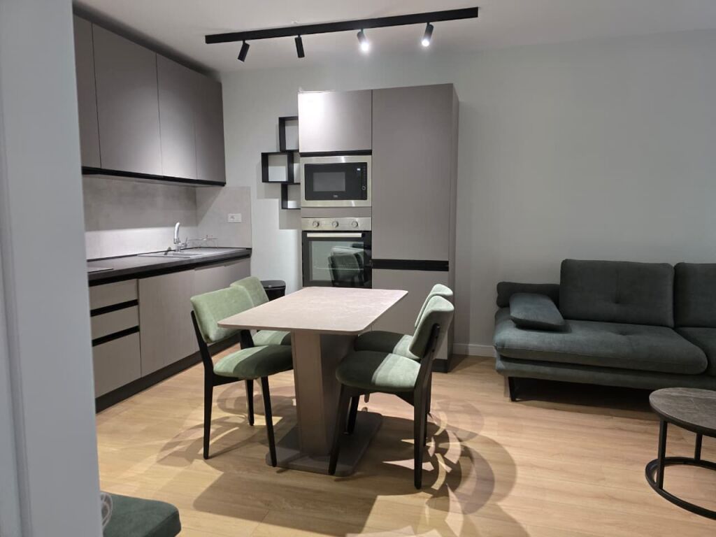 Apartament 1+1 me qera në Komuna e Parisit, Tiranë, 65 m². Foto 3 nga 3