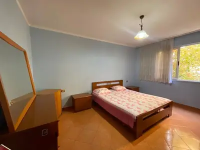 Apartament me qera në Pallati me Shigjeta, Tiranë, 60 m². Foto 2 nga 5