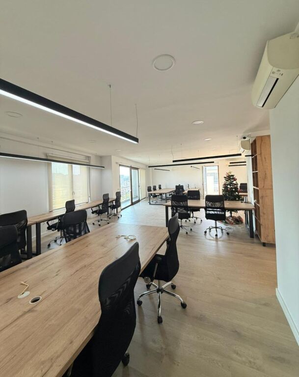 Zyrë me qera në Kompleksi Delijorgji, Tiranë, 200 m². Foto 3 nga 3