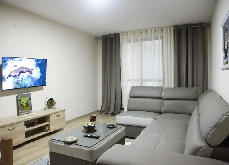 Apartament 2+1 me qera në Rruga Kongresi i Manastirit, Tiranë, 80 m²