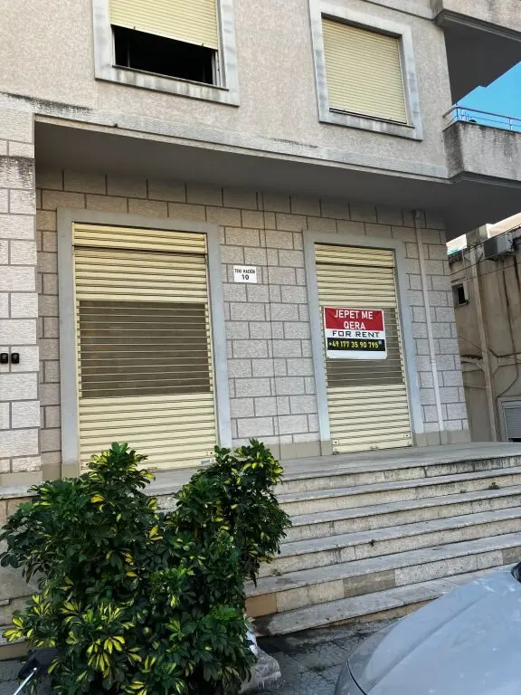 Locale commerciale in affitto a Rruga Butrinti, Saranda, 75 m²