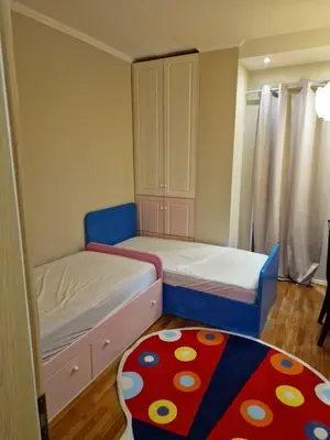 Appartamento 2+1 in affitto a Rruga e Barrikadave, Tirana, 130 m². Foto 7 di 9