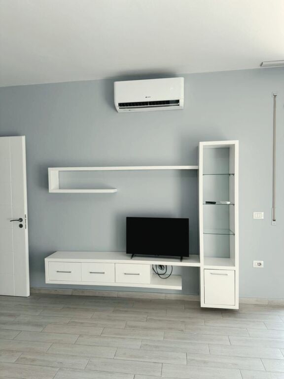 Appartamento 1+1 in affitto ad Astir, Tirana, 70 m². Foto 1 di 3