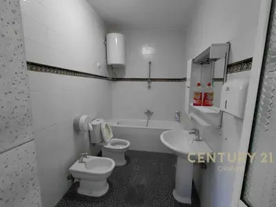 Vilë me qera në Rruga e Elbasanit, Tiranë, 322 m². Foto 9 nga 11