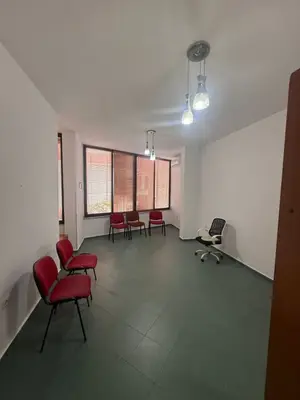 Office for rent in Parlamenti, Tirana, 35 m². Photo 2 of 4