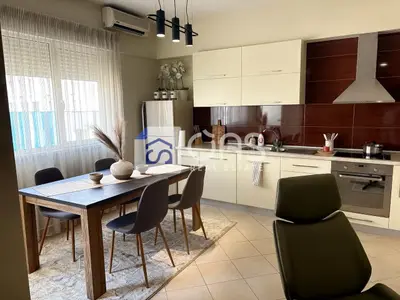 Apartament 1+1 me qera në Komuna e Parisit, Tiranë, 74 m². Foto 3 nga 4