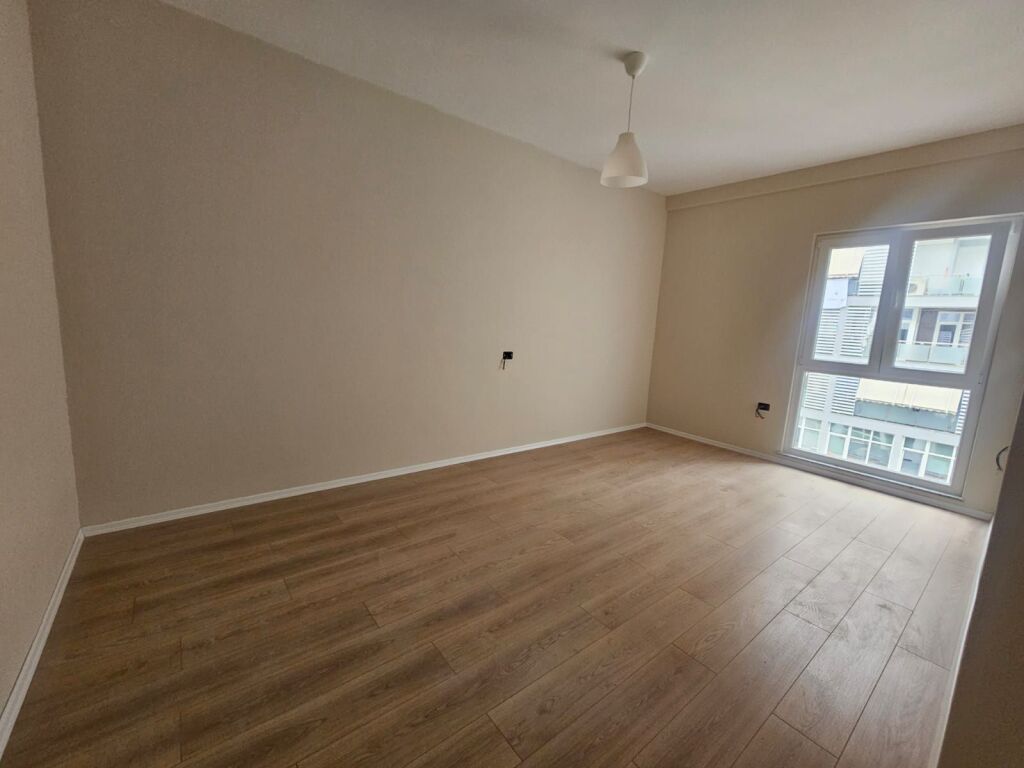 Locale commerciale in affitto a Komuna e Parisit, Tirana, 125 m². Foto 2 di 3
