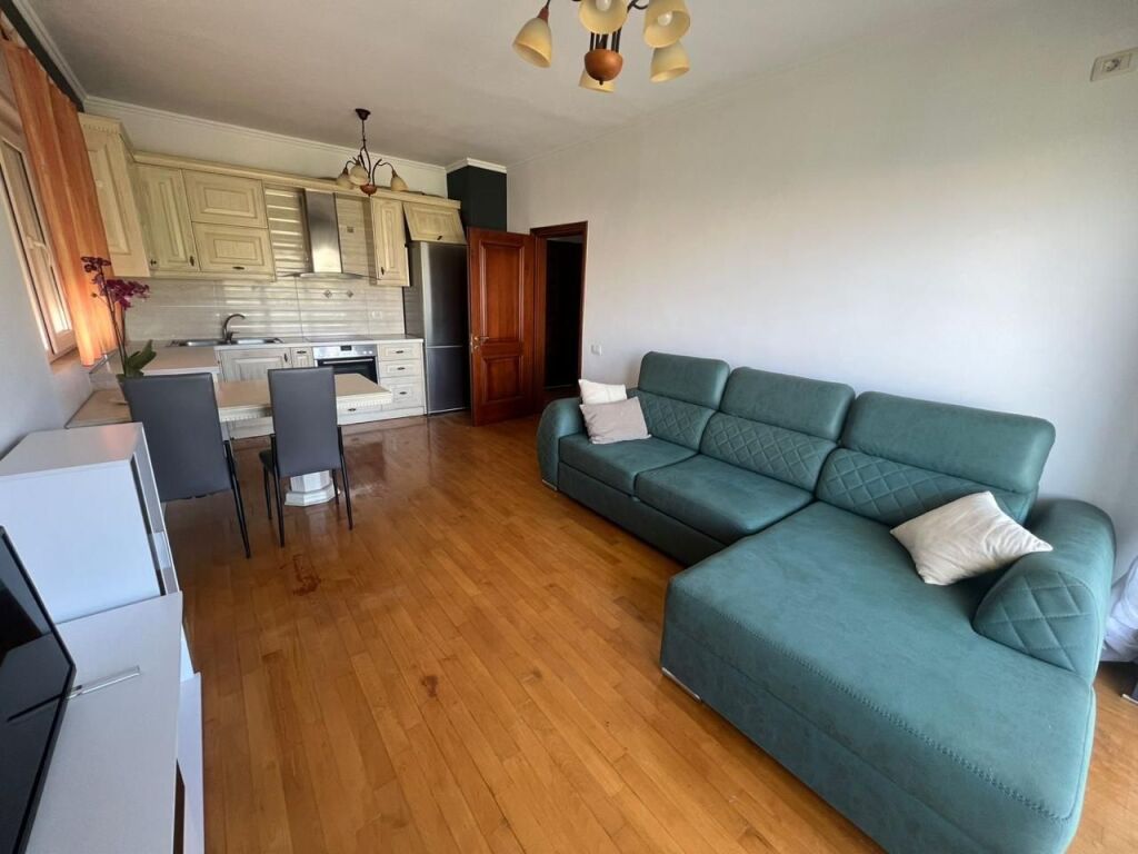 Apartament 1+1 me qera në Kopshti Zoologjik, Tiranë, 65 m². Foto 1 nga 3