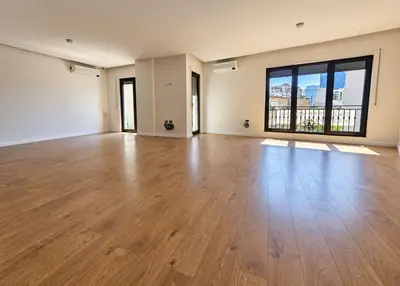Zyrë me qera në Rruga e Barrikadave, Tiranë, 143 m². Foto 1 nga 9