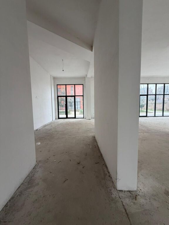 Ambient biznesi me qera në Astir, Tiranë, 300 m²