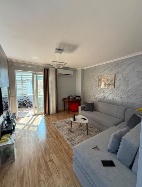 Apartament 2+1 me qera në 9 Katëshet, Tiranë, 90 m²