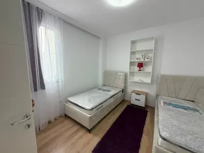 Apartament 3+1 me qera në 9 Katëshet, Tiranë, 145 m². Foto 8 nga 10