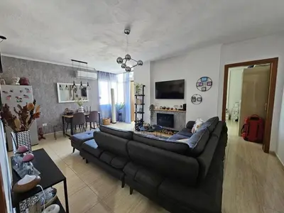 Apartament 1+1 me qera në Rruga e Bogdanëve, Tiranë, 60 m². Foto 1 nga 9