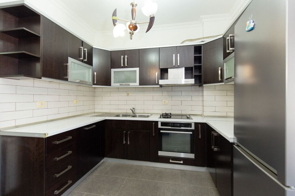 Appartamento 2+1 in affitto ad Astir, Tirana, 100 m². Foto 2 di 3