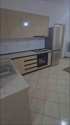 Apartament 1+1 me qera në Kristal Center, Tiranë, 75 m². Foto 2 nga 9