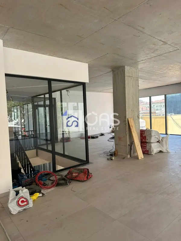 Zyrë me qera në Rruga e Barrikadave, Tiranë, 365 m²