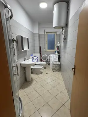 Appartamento 1+1 in affitto a Liqeni i Thatë, Tirana, 92 m². Foto 3 di 4