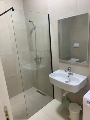 Apartament 1+1 me qera në Jordan Misja, Tiranë, 70 m². Foto 2 nga 8