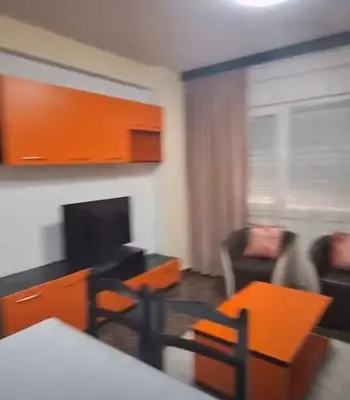 Apartament 1+1 me qera në Petro Nini Luarasi, Tiranë, 65 m². Foto 2 nga 3