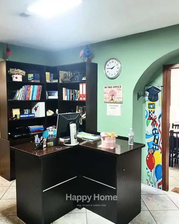 Ambient biznesi me qera në Rruga e Kavajës, Tiranë, 134 m². Foto 3 nga 3