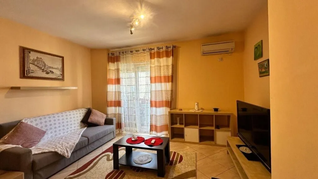 Apartment 1+1 for rent in Pazari i Ri, Tirana, 68 m². Photo 1 of 10