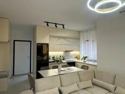 Apartment 2+1 for rent in Shkolla e Kuqe, Tirana, 99 m². Photo 2 of 9