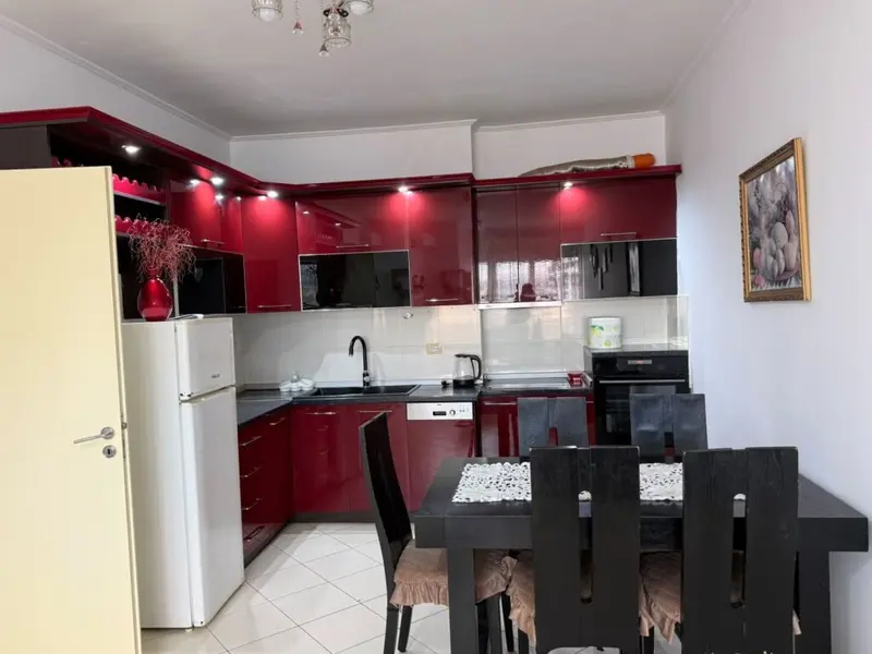 Apartament 2+1 me qera në Rruga Mujo Ulqinaku, Durrës, 100 m²
