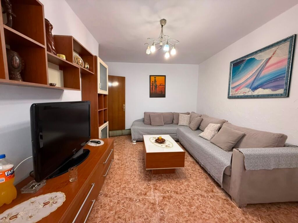 Apartment 2+1 for rent in Spitali QSUT, Tirana, 90 m². Photo 1 of 3
