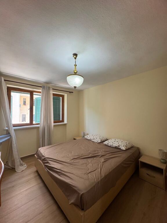 Apartment 1+1 for rent in 21 Dhjetori, Tirana, 64 m². Photo 2 of 3