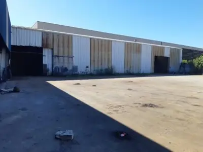 Warehouse for rent in Vore, Vorë, 2,400 m². Photo 2 of 2