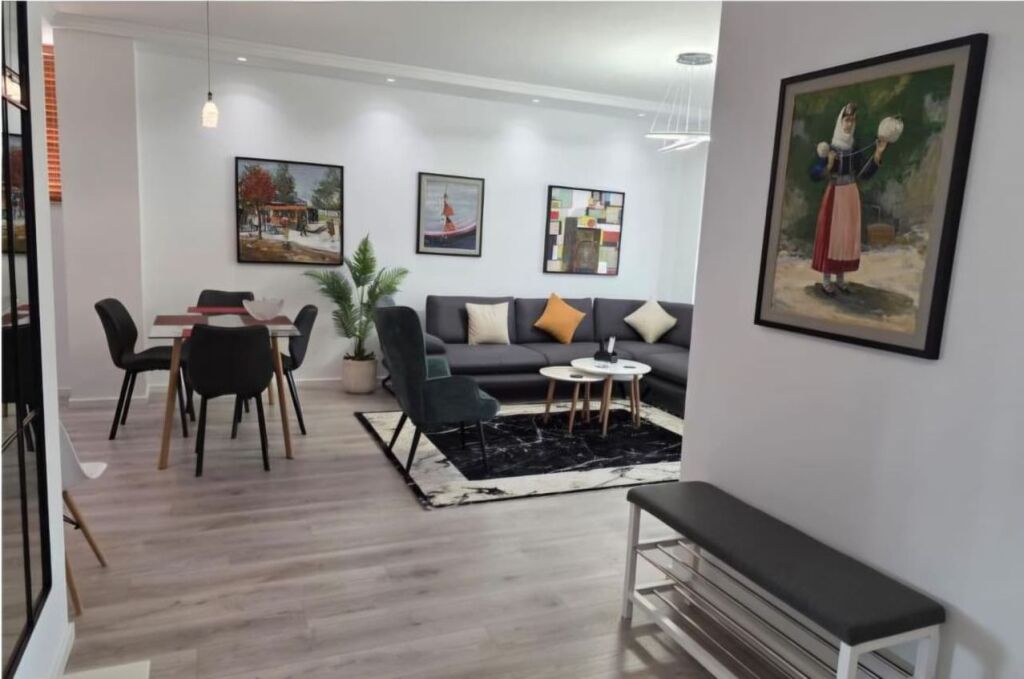 Apartment 1+1 for rent in Rruga e Elbasanit, Tirana, 82 m². Photo 1 of 3